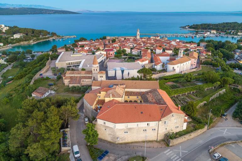 Glamour Apartments Krk Town Extérieur photo