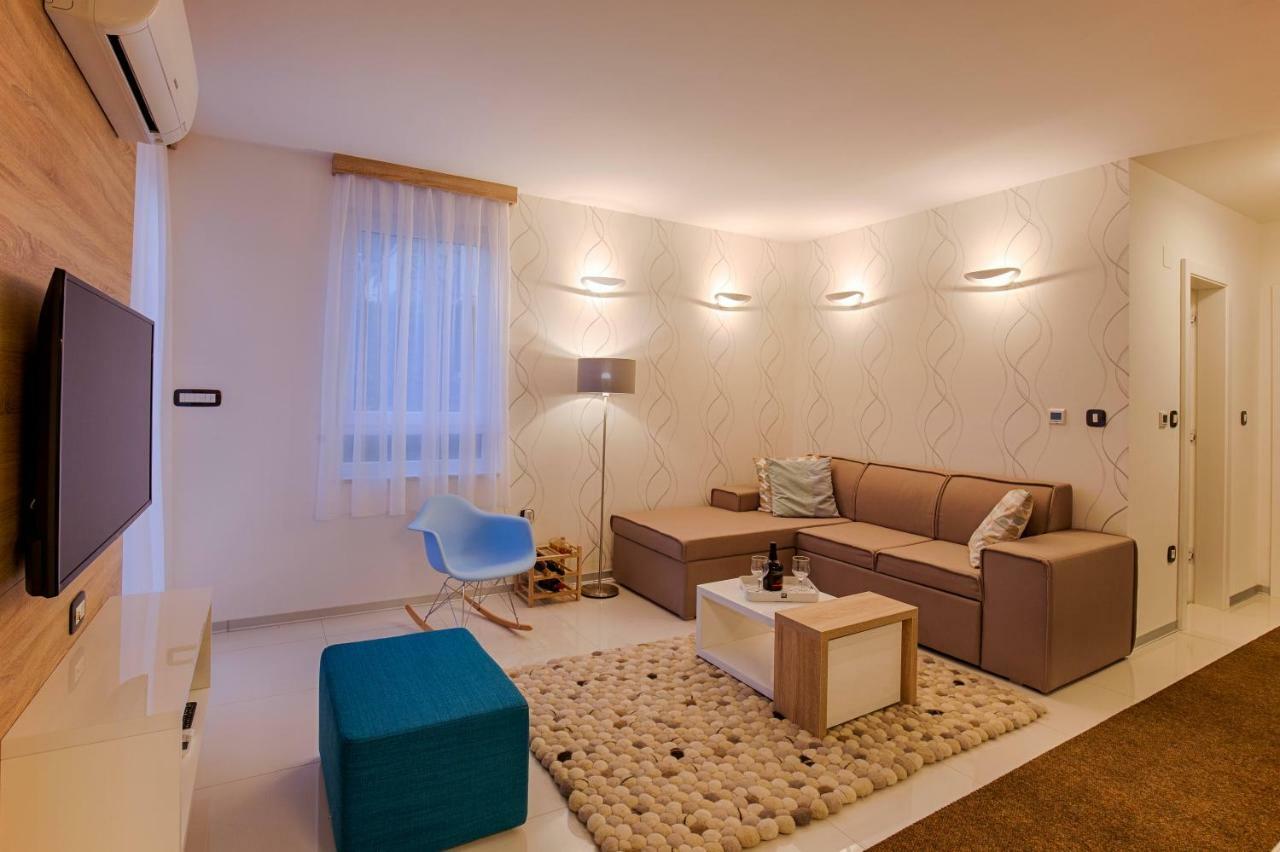 Glamour Apartments Krk Town Extérieur photo