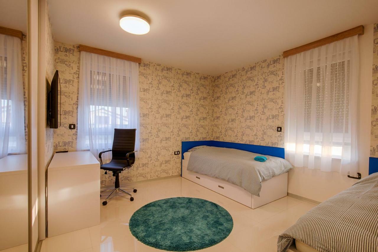 Glamour Apartments Krk Town Extérieur photo