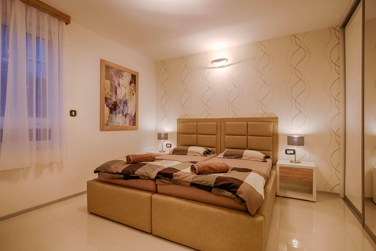 Glamour Apartments Krk Town Extérieur photo