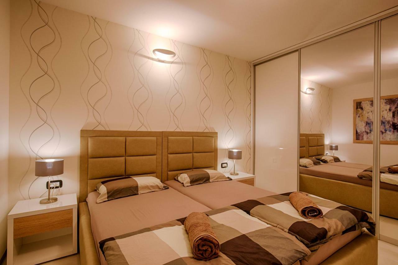 Glamour Apartments Krk Town Extérieur photo